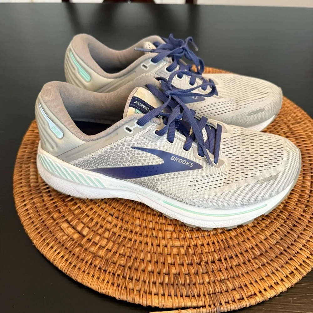Brooks Athletic Shoes in Gray and Blue extra wide size‎ 8.5